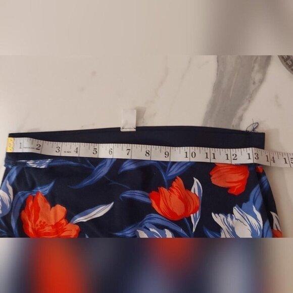 Old Navy Floral Print Pencil Skirt Office to Brunch Outfit Essential Preppy - Picture 2 of 8